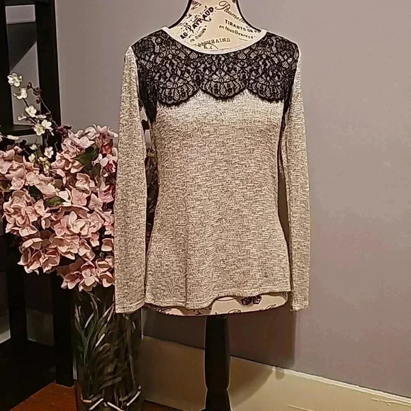 Moa Moa Grey sweater with black lace - Picture 1 of 3